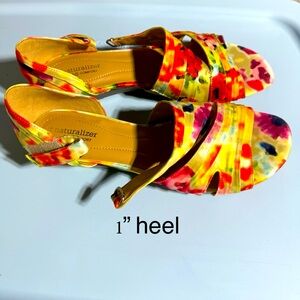 Cute floral low heel Naturalizer dress shoes. 9.5, barely worn